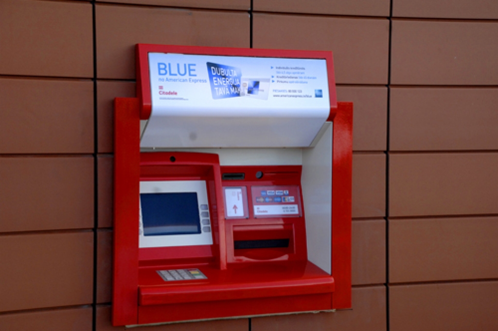 Bankai «Citadele» degvielas uzpildes stacijā «Statoil» uzstādītais ir jau trešais bankomāts pilsētā. 
Autors: Ivars Bogdanovs