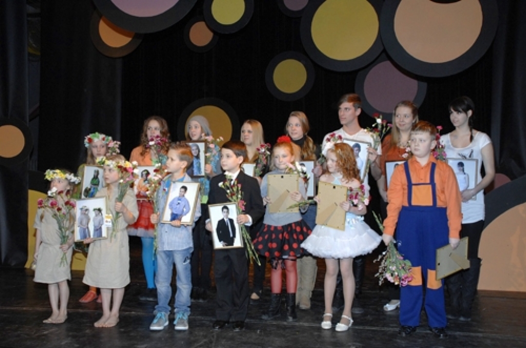 «Bauskas balsis» sniedz iespēju bērniem nokļūt uz lielās skatuves.
Autors: No «Bauskas Dzīves» arhīva.