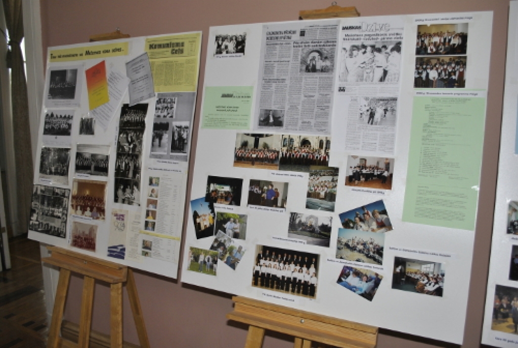 Emocionāli un skanīgi Bauskas novada jauktais koris «Mežotne» 23. martā nosvinēja savas pastāvēšanas 35 gadu jubileju. 

Koncertā Mežotnes pilī koris izpildīja galvenokārt XXV Vispārējo latviešu dziesmu svētku repertuāru. Zīmīgi, ka...
Autors: Kristaps Ābelnieks