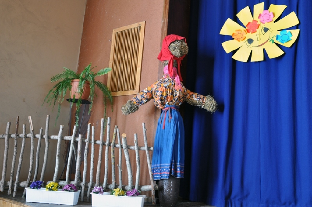 Vecumnieku novada Misā ar skanīgām dziesmām, rotaļām, pankūku ēšanu un tējas dzeršanu sestdien, 16. martā, tika izdzīvotas Masļeņicas tradīcijas. Ar seno slāvu svētku ieražām vairāk nekā 70 klātesošos iepazīstināja Jelgavas krievu...