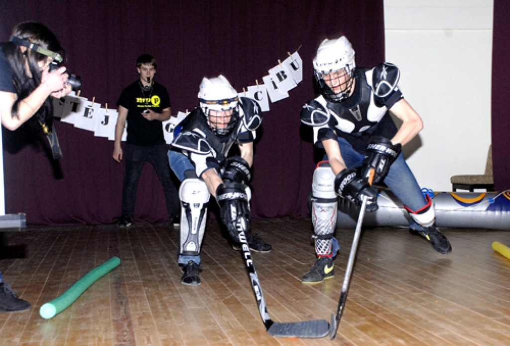 Biedrība «MPP» no Svitenes demonstrē savas brīvā laika pavadīšanas iespējas. Ziemā tā ir hokeja spēlēšana. 