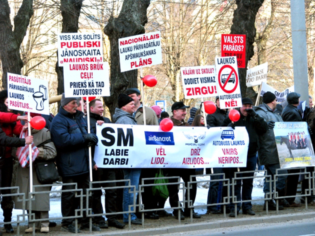 Reģionālo pārvadātāju piketā pie Ministru kabineta 19. martā savas prasības valdībai pauda arī baušķenieki. 