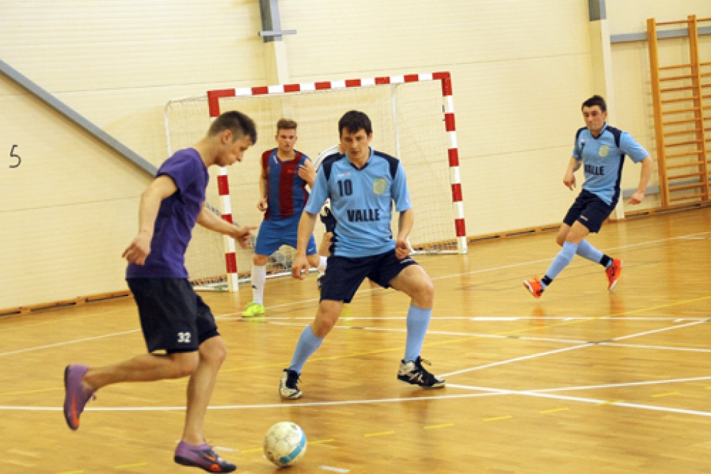 «Valles» komandas aizsardzību nespēja salauzt «Mazzalves» uzbrukumi. 