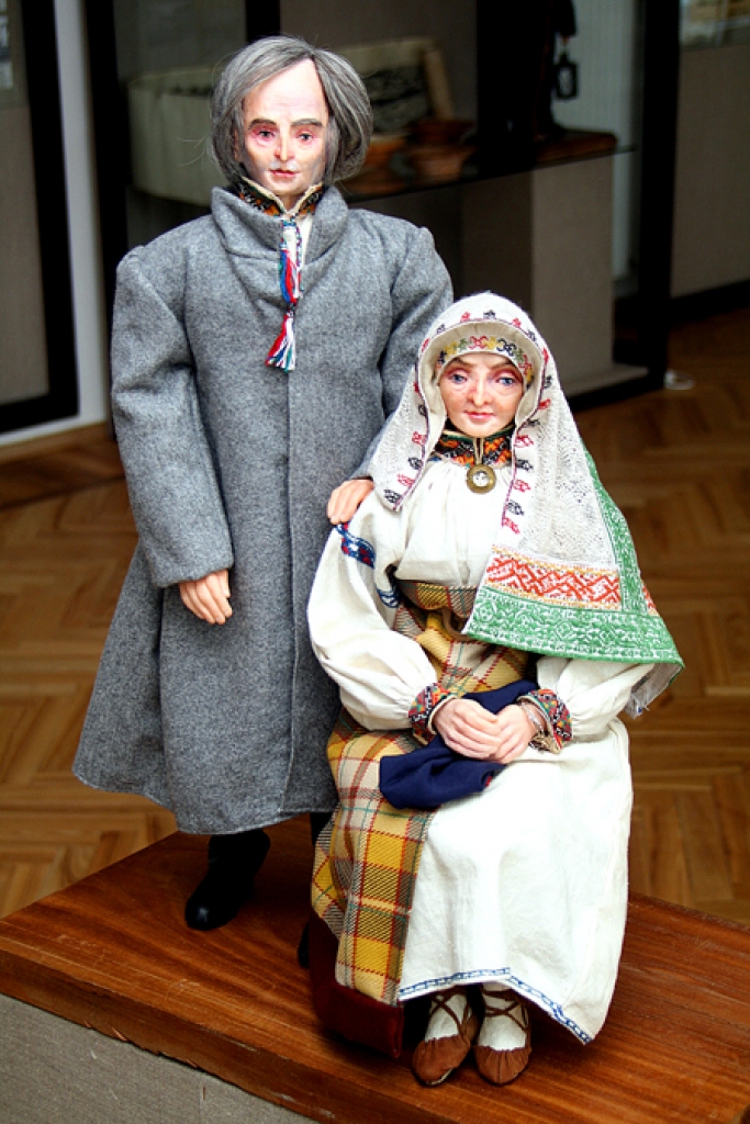 Votu jeb krieviņu tautastērpos ģērbtas lelles, kuras apskatāmas Bauskas novadpētniecības un mākslas muzeja ekspozīcijā un ir izgatavotas pēc 19. gadsimta vidus zīmējumos redzamajiem krieviņiem tautastērpos.