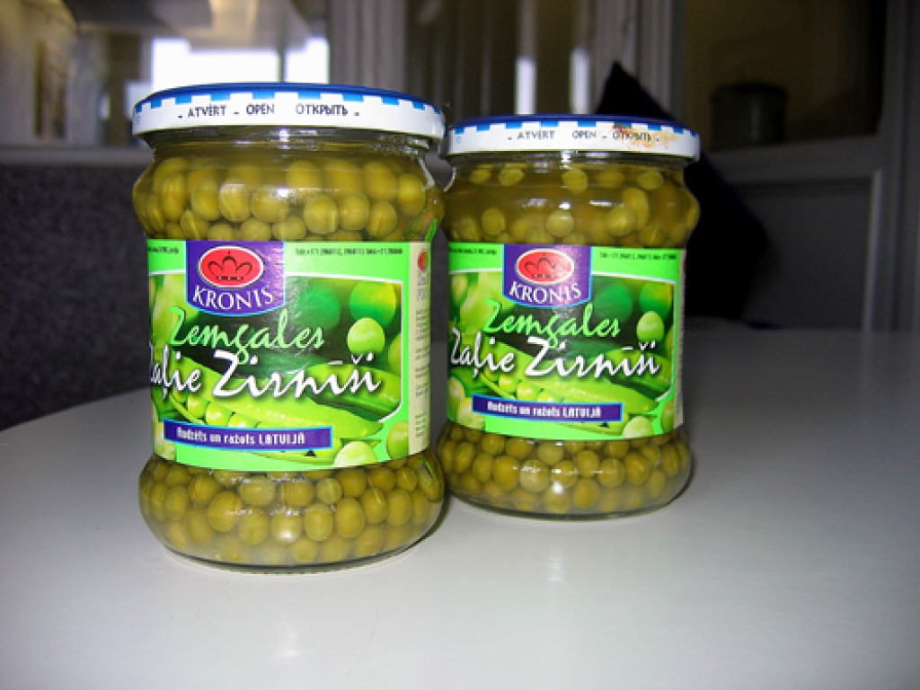 Zaļo zirnīšu konservu ražošana Bauskas novada uzņēmumā «Kronis» būs jāpārtrauc, ja Latvijā neatradīsies neviens to audzētājs.