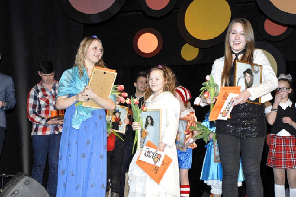 «Bauskas balsis» notiek jau astoto gadu. Šogad uzvarēja Vitija Viktorija Vanaga (no kreisās), Madara Konjuševska un Keita Luīze Muceniece.