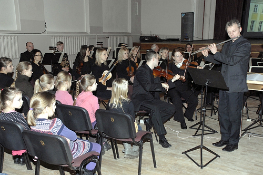 Liepājas simfoniskā orķestra koncertā Bauskā klausītāju rindās bija daudz Bauskas mūzikas skolas audzēkņu.