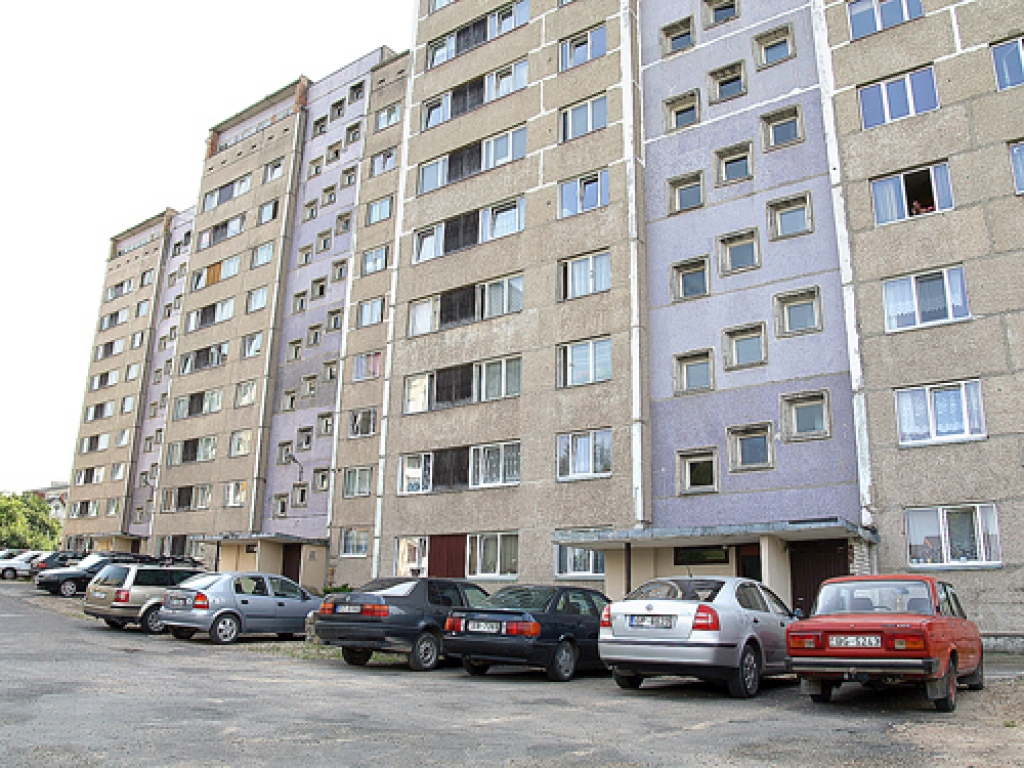 Pašvaldības īpašumā esošie dzīvokļi nav juridiski korekti nodoti apsaimniekošanā, un Iecavas komunālo pakalpojumu sniedzējiem rodas problēmas ar maksas iekasēšanu.