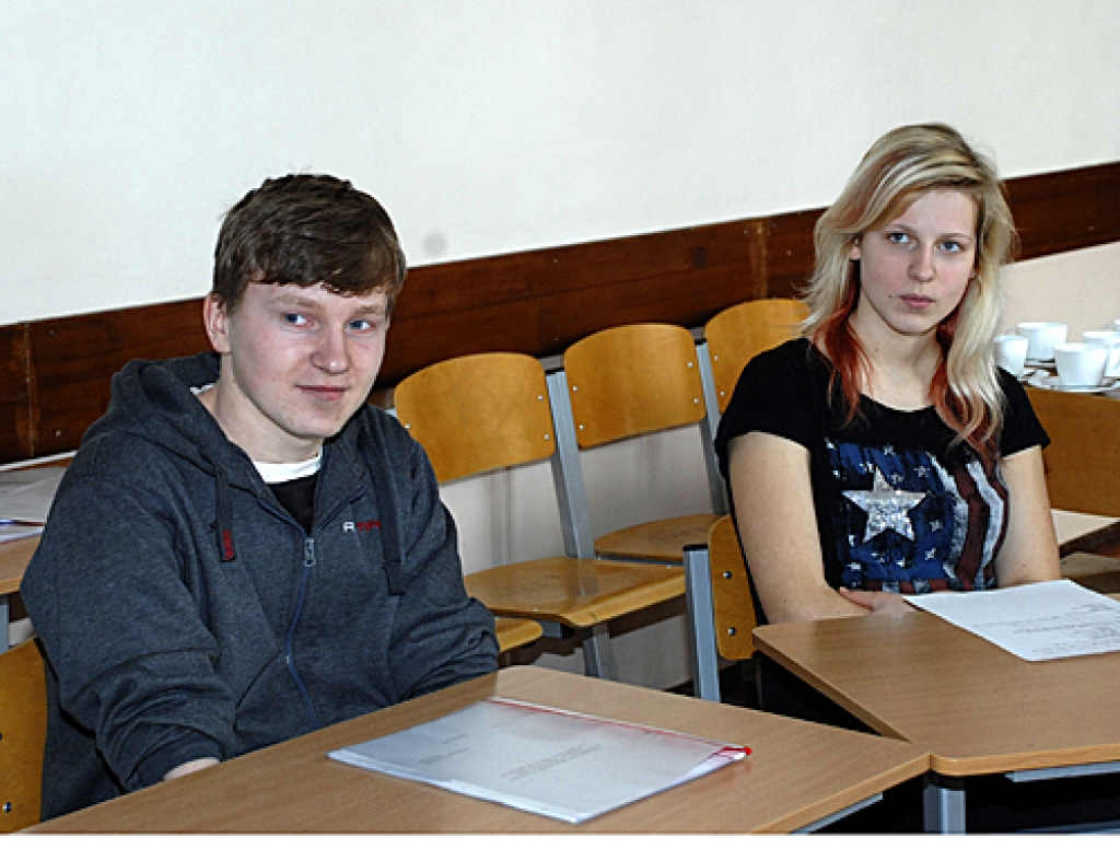 Konkursa «Sava valoda ir mūsu lielākais nacionālais dārgums» uzvarētāji ir Bauskas Valsts ģimnāzijas 10. klases skolniece Annija Varkale un Vecsaules pamatskolas 8. klases audzēknis Endijs Bajalis. 
Autors: Ivars Bogdanovs