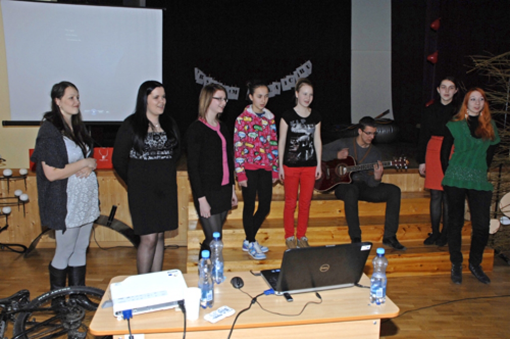 Pasākuma dalībniekus ar sevi iepazīstina jauniešu biedrība «Eureka».  
Autors: Ivars Bogdanovs