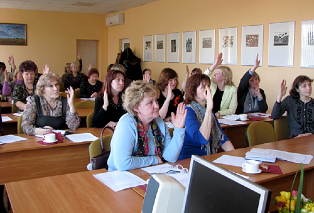 Četru novadu izglītības iestāžu arodorganizāciju vadītāji piektdien, 22. martā, nobalsoja par atbalstu Bauskas novada Izglītības pārvaldes (IP) darbiniekiem. Protestējot pret deputātu ieceri likvidēt IP, viņi atbalstīja piketa organizēšanu 28. martā pie novada domes. 
Autors: Vilnis Auzāns