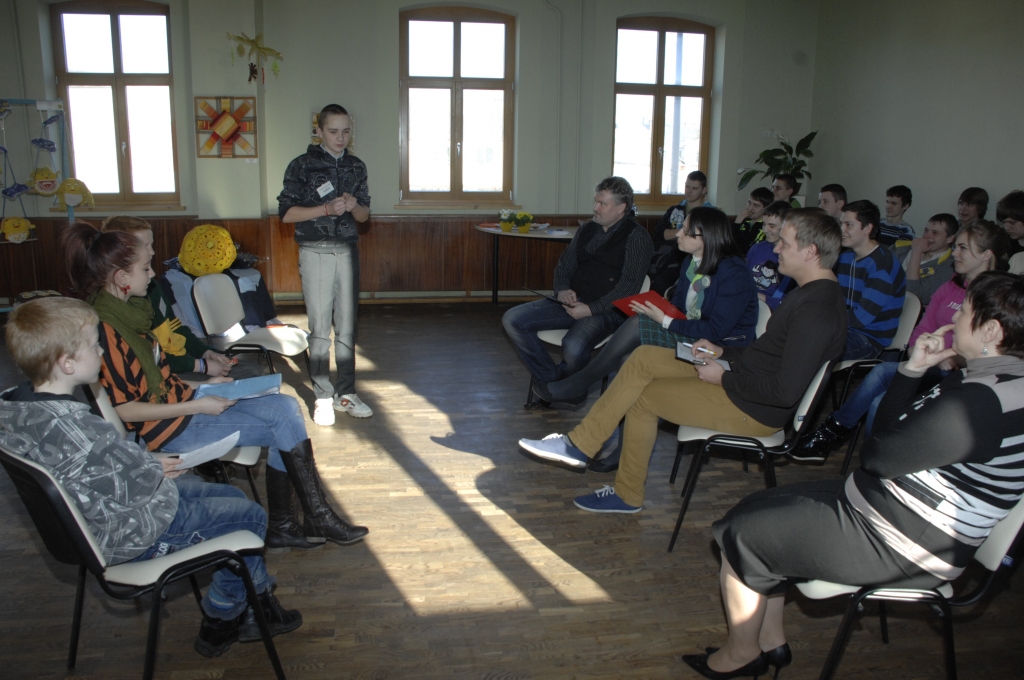 Bauskas bērnu un jauniešu centrā (BJC) 28. februārī skatītājus smīdināja četri konkursa «Anekdošu virpulis 2013» dalībnieki, kas cīnījās par iespēju piedalīties finālsacīkstēs 1. aprīlī Rīgas Latviešu biedrībā. 
Autors: Ivars Bogdanovs