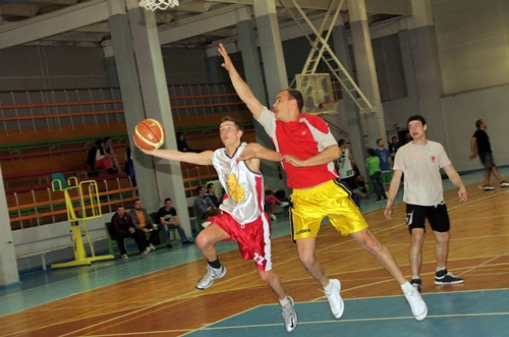 Bauskas novada nakts strītbola sacensības aizvadītas 19. aprīlī sporta namā «Mēmele», Bauskā. Piedalījās 12 komandas.

Atšķirībā no citiem gadiem, šoreiz mazāk bija viesu komandu no citiem novadiem. Visaktīvākie bija īslīcieši – pagasts...
Autors: Uldis Varnevičs