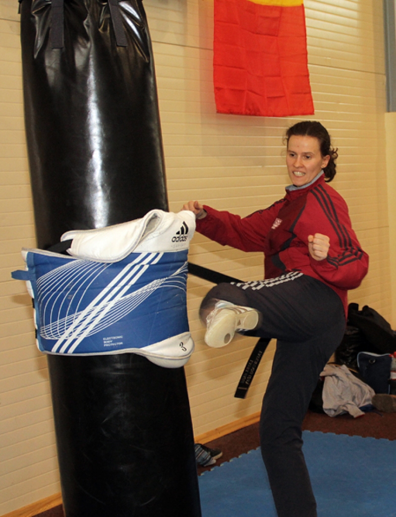 Laura Gaile saņēma kausu kā sacensību labākā sportiste. 