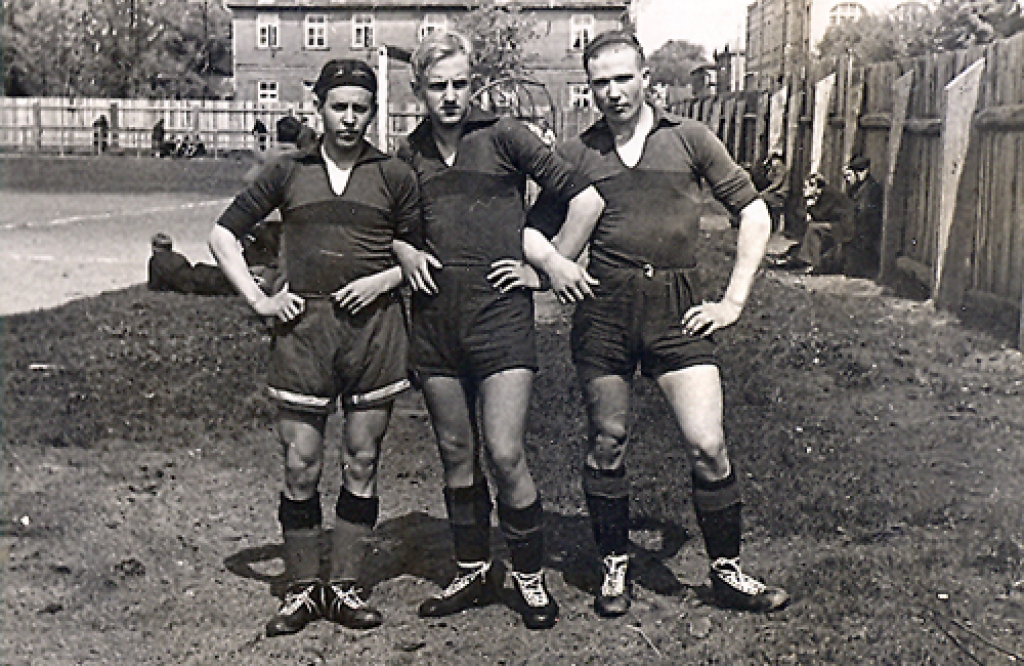 Baušķenieki Osvalds Vītoliņš (no kreisās), Eižens Stūris un Kārlis Štelms 1944. gadā Jelgavā. 