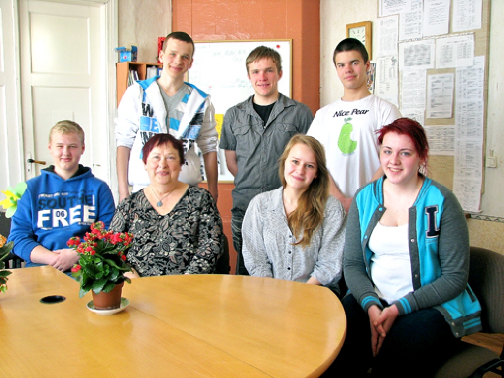 VECSAULES PAMATSKOLAS 9. KLASE: Amanda Berlinska, Viktorija Sergejeva, Einārs Daģis, Matīss Noviks, Vilnis Dervins, Viktors Stankevičs. Klases audzinātāja Gunta Siliņa. 