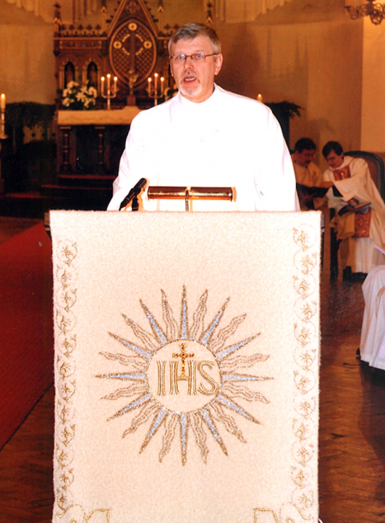 «Mēs kā tādi ābeļu zari sūcam no baznīcas sulu – Dieva vārdus un Sakramentu, kalpojot ejam tālāk, ražojam augļus. Augļus nobauda citi un arī grib pievienoties,» teologs Edmunds Pavārs skaidro katra kalpošanu.