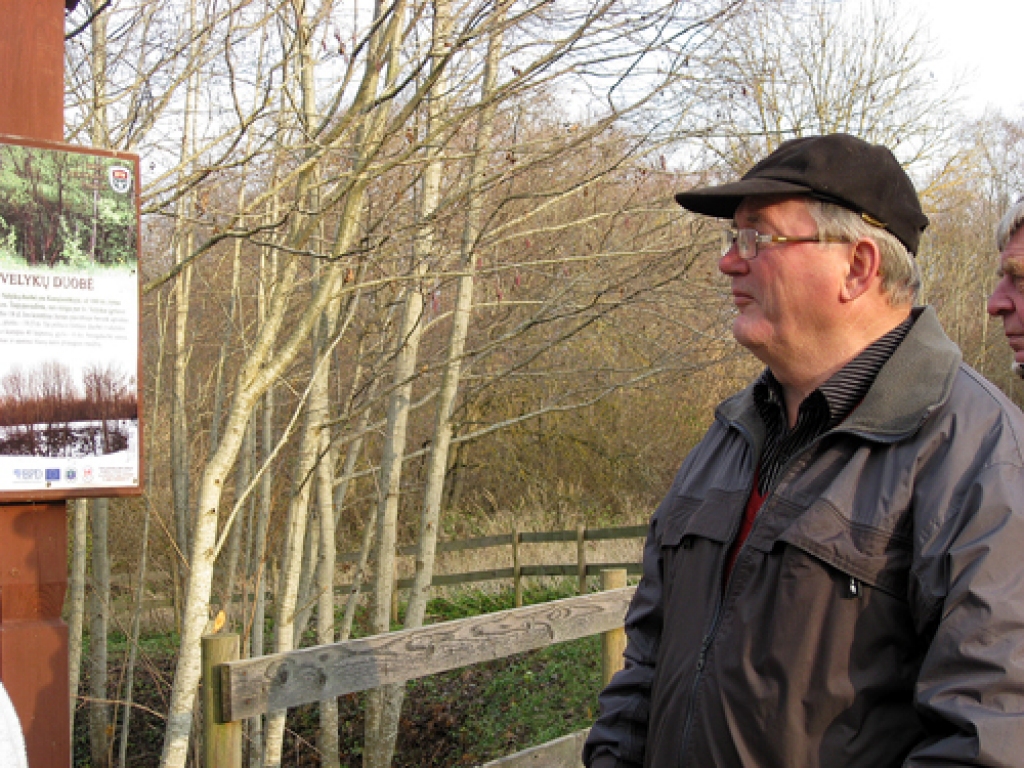 Oskars Spalis, Latvijas Biškopības biedrības Bauskas nodaļas vadītājs, organizē dravniekiem kopīgus izbraukumus un tikšanās. Pieredze gūta arī kaimiņzemes Lietuvas Biržu apkaimē. 