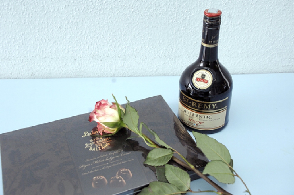 Dakterim pēc veiksmīgas sadarbības pasniegtie ziedi, saldumi nav uzskatāmi par kukuli. Jo, dodot šo dāvanu, dāvinātājs negaida par to atlīdzību vai kādu labumu. Dāvana tās saņēmējam neuzliek arī nekādas saistības. 