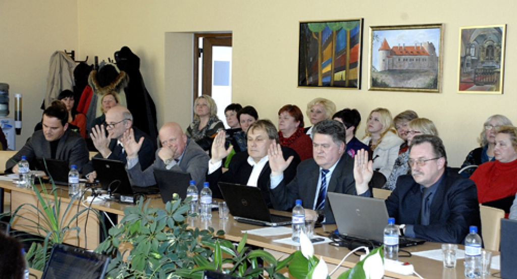 Bauskas novada domes deputāti – deviņi no 15 klātesošajiem  28. marta sēdē nobalsoja par Izglītības pārvaldes likvidēšanu. 