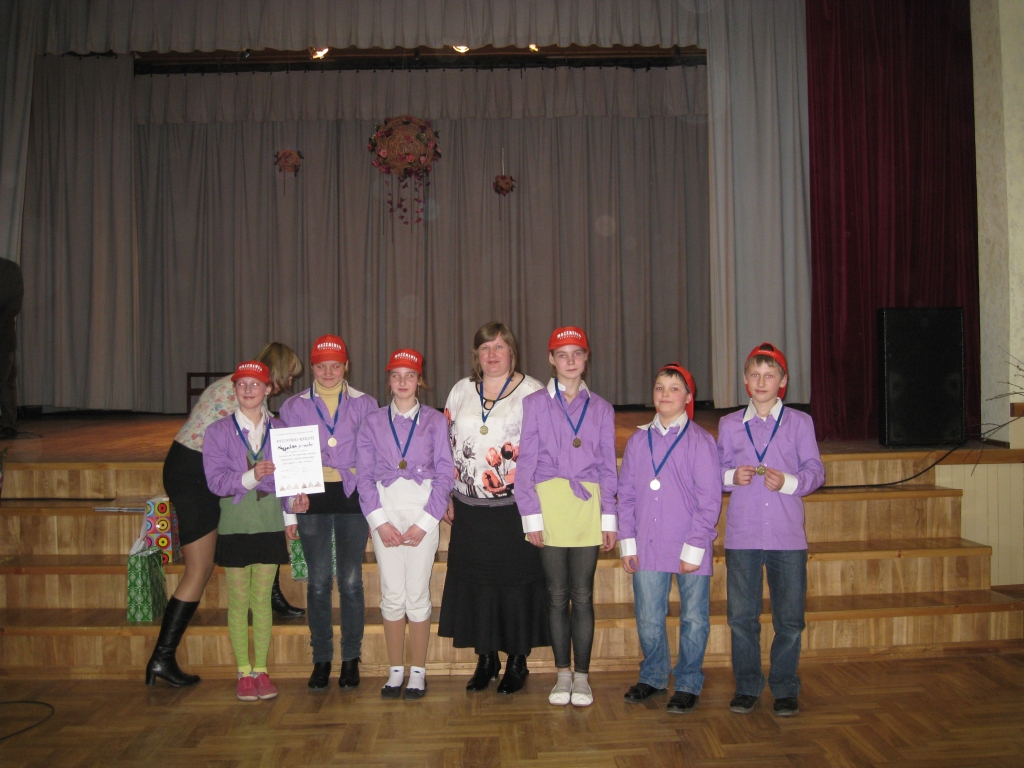 2 Bauskas kultūras centrā 10. aprīlī sacentās 13 komandas no Bauskas un Rundāles novada mācību iestādēm.