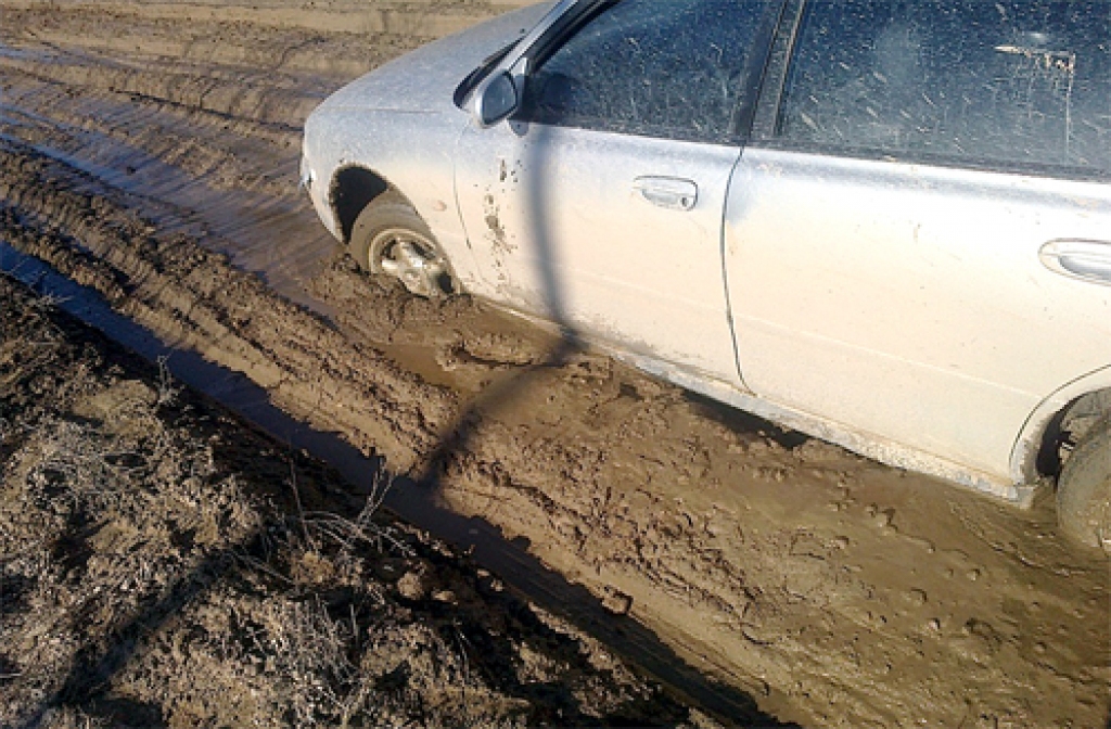 Pa ceļu Valle–Kurmene Vecumnieku novadā Saeimas deputāti nevēlas braukt.
Autors: no Ivara Andrejeva albuma portālā draugiem.lv