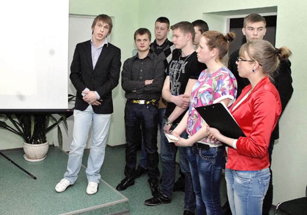 Saulaines profesionālās vidusskolas audzēkņi pēc atgriešanās no prakses Vācijā un Bulgārija savos iespaidos dalās ar skolasbiedriem.
Autors: Ivars Bogdanovs