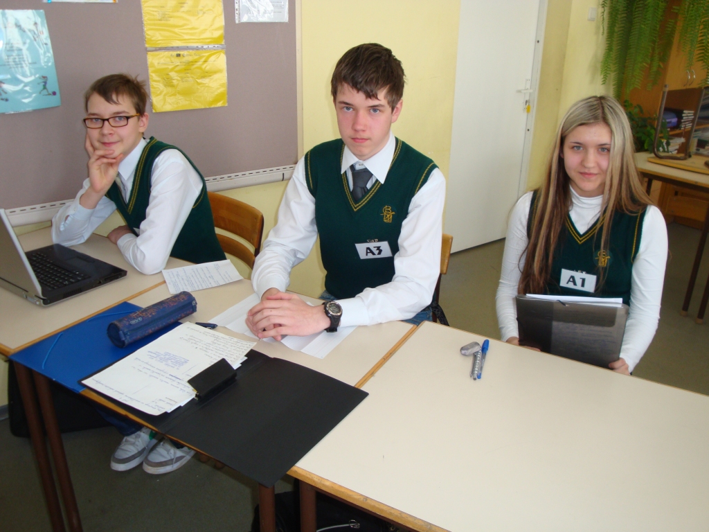 Bauskas Valsts ģimnāzijas komanda - Ēriks Liepa, Uldis Urtāns, Kitija Straumane
Autors: No albuma.