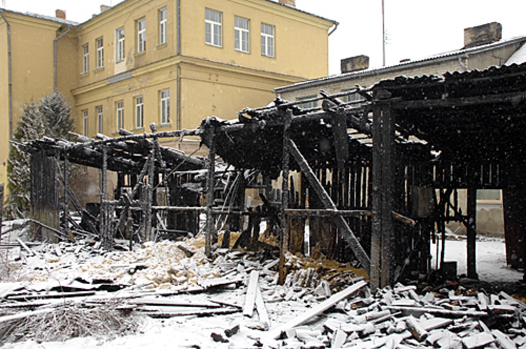 Liesmas nopostījušas trīs malkas šķūnīšus Bauskas vecpilsētā.
Autors: Ivars Bogdanovs