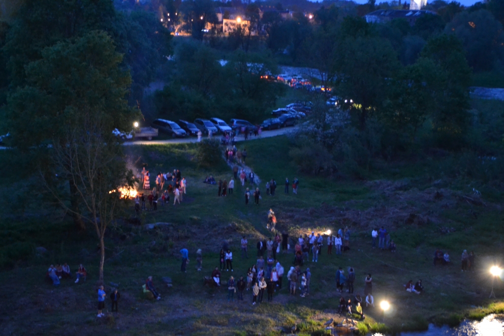 Koncertu ļaudis vēroja no Mēmeles pretējā krasta.
Autors: Kristaps Ābelnieks