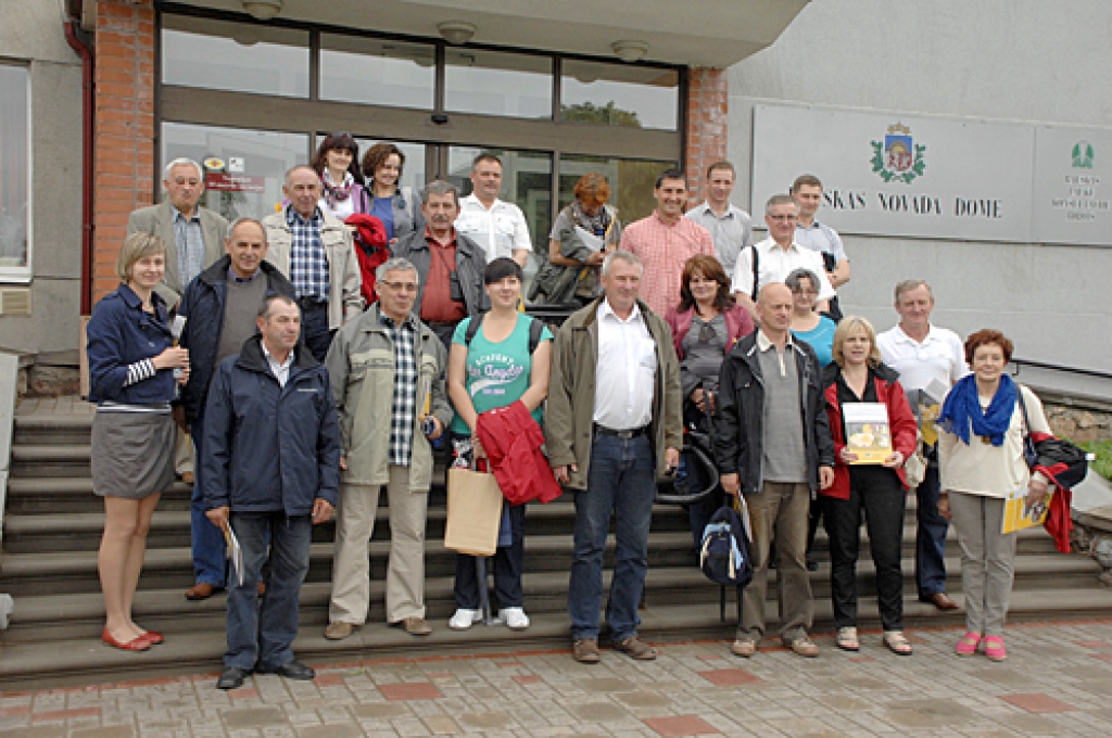 Polijas pašvaldību delegācija pie Bauskas novada domes ēkas.
Autors: Ivars Bogdanovs