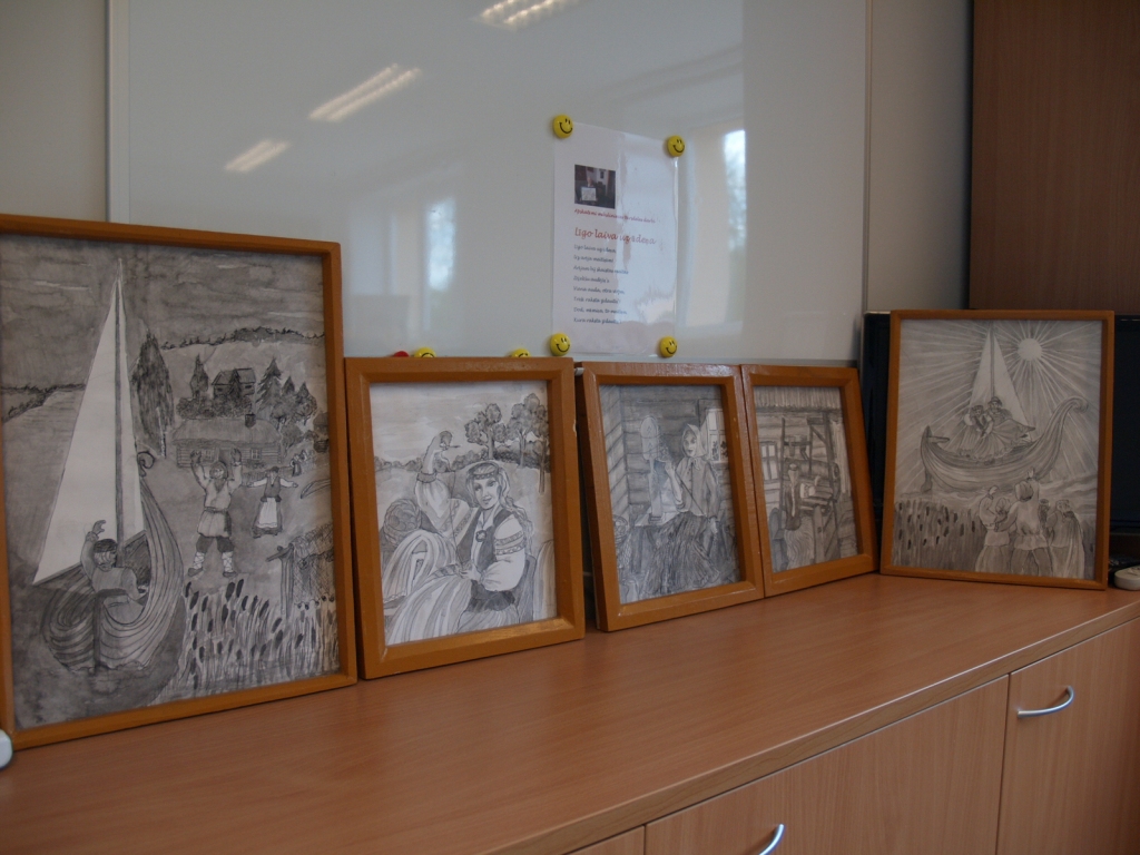 Piecos zīmējumos Rozmarija Bārsdele attēlojusi savas mīļākās tautasdziesmas «Līgo laiva uz ūdeņa» sižetu.
Autors: Antra Ērgle