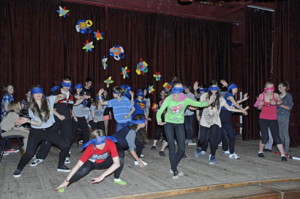 Pilsrundāles vidusskolā piecu valstu bērni un jaunieši izrāda kopā iestudēto mūziklu.
Autors: Ivars Bogdanovs