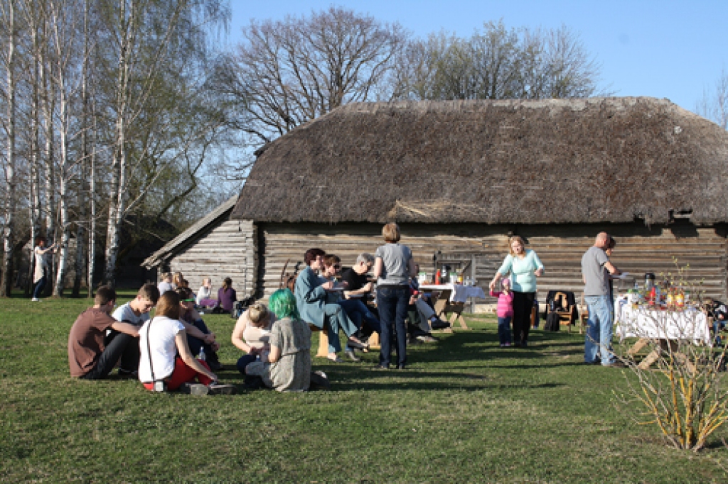 «Comenius» projekta «Klimata izpētes kampaņa, Eiropas pieeja Zemes novērojumiem un fenoloģija» dalībnieki maija sākumā bija Uzvaras vidusskolā, lai kopīgā lielā pasākumā šo projektu noslēgtu. Uzvarā bija ieradušies sadraudzības partneri no...