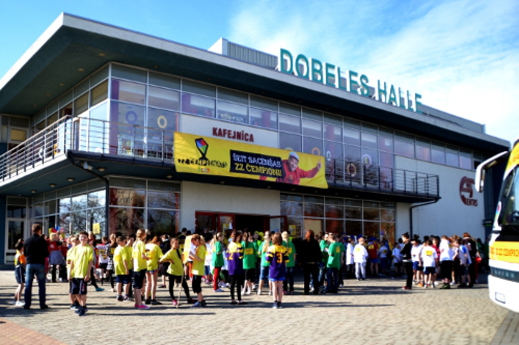 Latvijā vērienīgāko skolēnu sporta un prāta spēļu «ZZ čempionāts 2013» pusfinālā 90 klašu konkurencē šoreiz vislabāk veicās Bauskas pilsētas pamatskolas 5. a klases komandai, kas 4. – 5. klašu grupā ieguva otro vietu, bet trešajā –...
Autors: Kristaps Ābelnieks