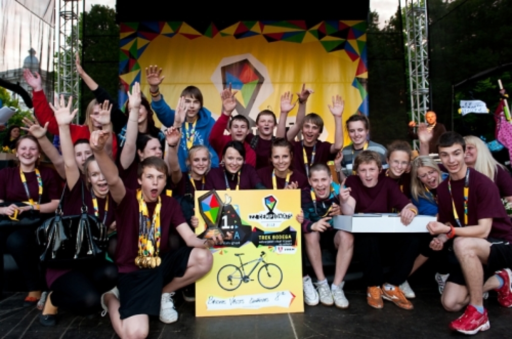 Pagājušā gada uzvarētāju pulkā  «ZZ Čempionātā» Bauskas Valsts ģimnāzijas 8.a klase.
Autors: no klases arhīva.