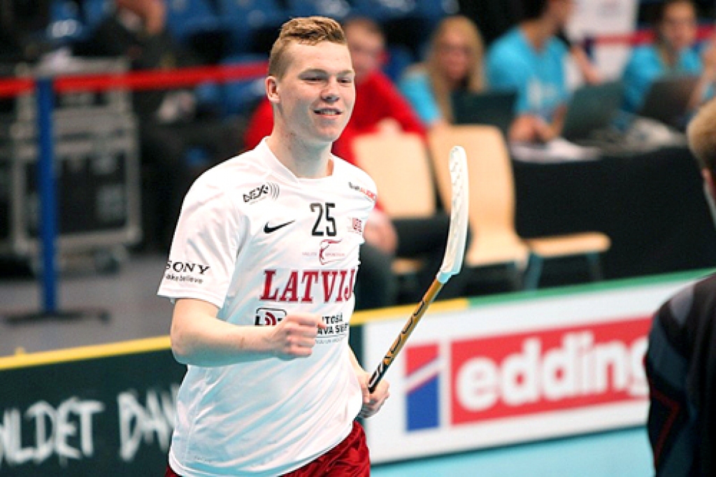 Toms Niedre Latvijas U19 izlases vienībā piedalījās Pasaules čempionātā florbolā. 