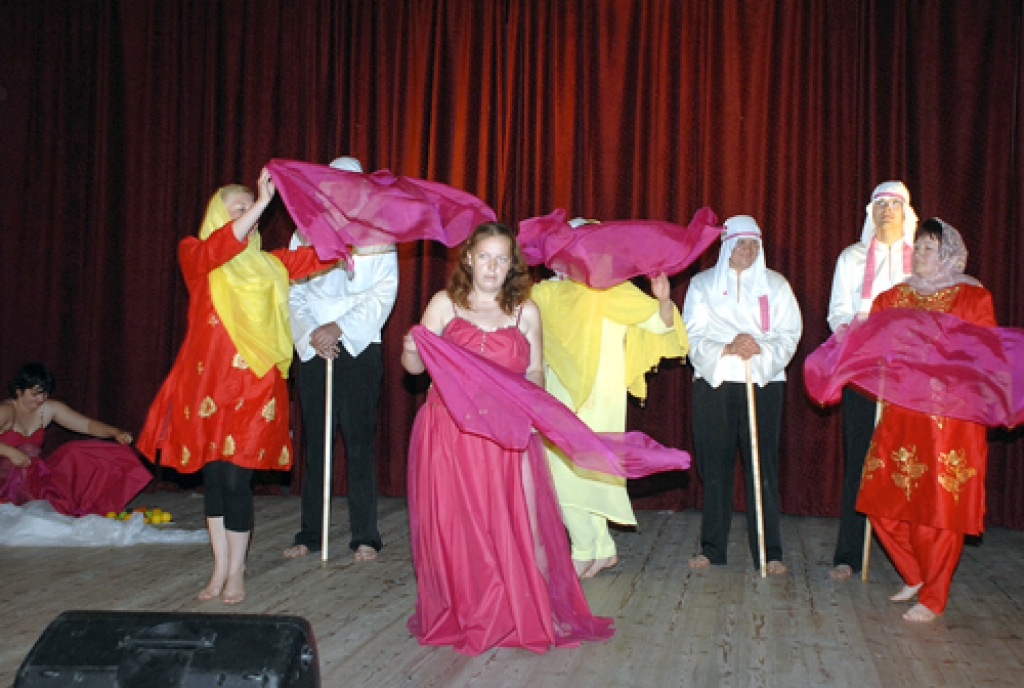 «Princesi meklējot», drāmas terapijas grupas dalībnieku uzvedums.