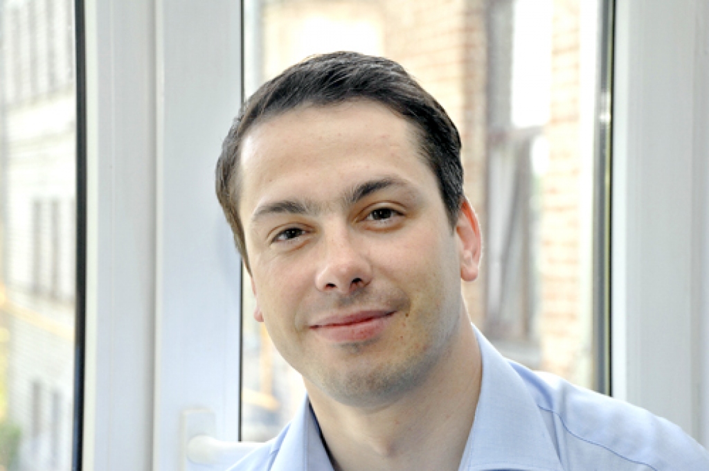 Gunāra Kosoja pamatdarbs ir akciju sabiedrībā «Valsts nekustamie īpašumi», viņš ir attīstības direktors. Autosporta tiesāšanā iesaistījies jau puikas gados, skaitot apļus sacīkstēs. Kopš 2008. gada – Eiropas čempionāta Bauskas posma galvenais tiesnesis.