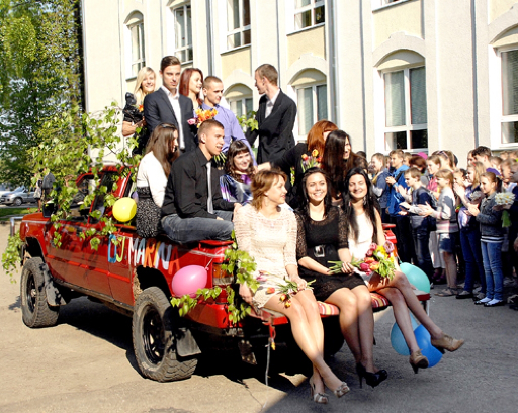 12. klase ar audzinātāju Marinu Lazdiņu.