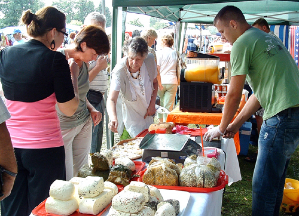 Skaistkalnes Kanepenē ik gadu rosīgi tirgojas mājražotāji. Pārstrādes limits ierobežotu mazos ražotājus, liedzot attīstības un elastīgas darbības iespējas.