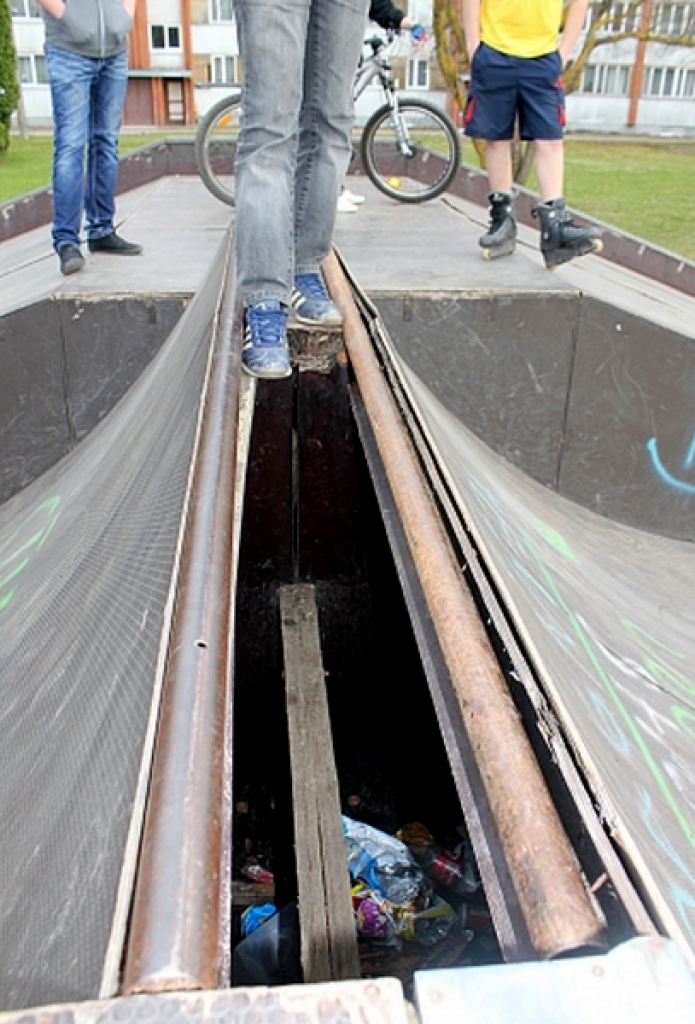 Rampas Bauskas skeitparkā kļuvušas sportošanai bīstamas, tās ir jādemontē. 