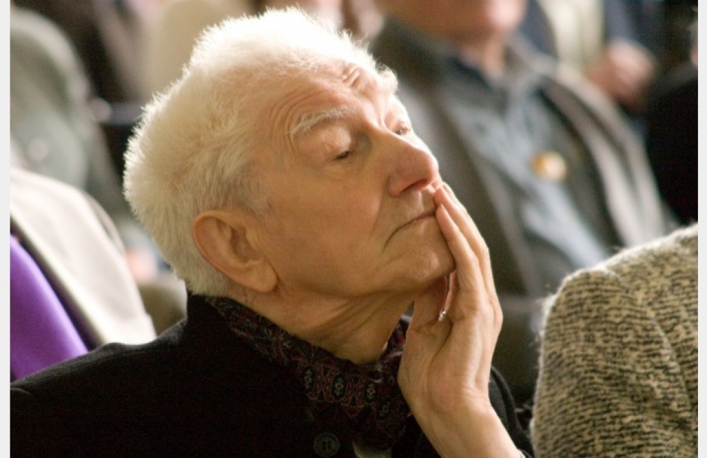 Dzejnieks Imants Ziedonis savā 80. dzimšanas dienā 3. maijā tiek pieminēts skolās, pasākumos bibliotēkās, kultūras namos. 
Autors: diena.lv