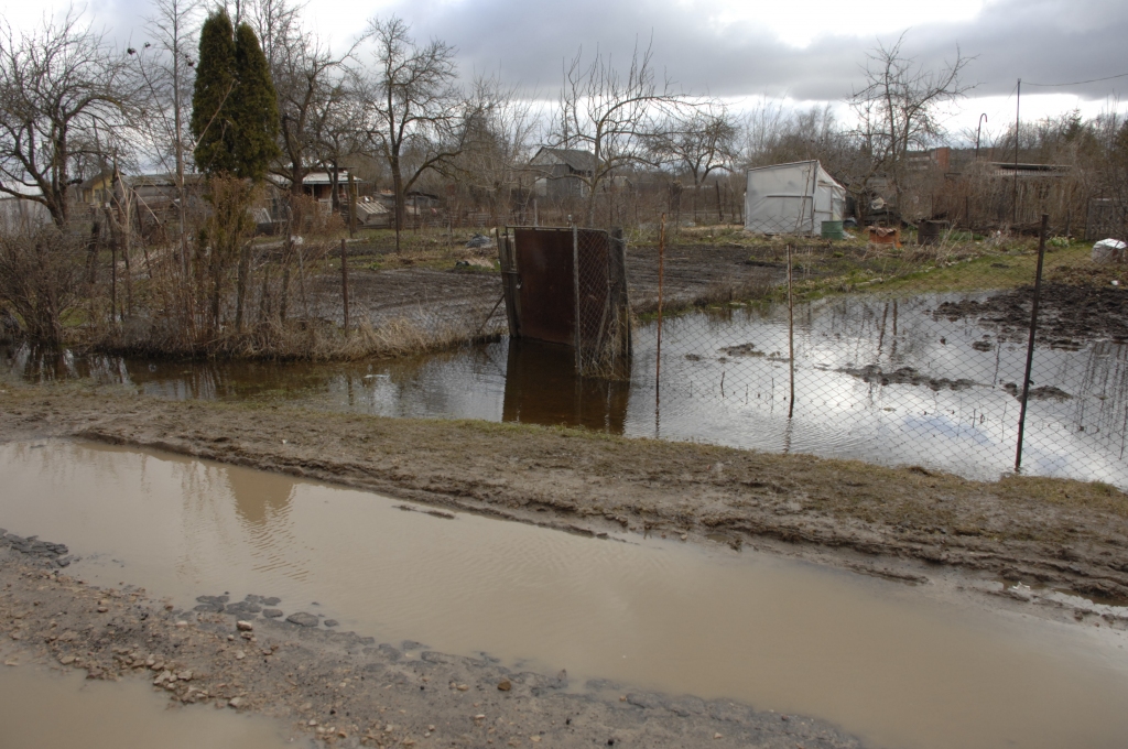 Ainavu ielas iedzīvotāji teic, ka jau vairākus gadus nevar vienoties ar pašvaldību par brauktuves sakārtošanu. 
Autors: Ivars Bogdanovs
