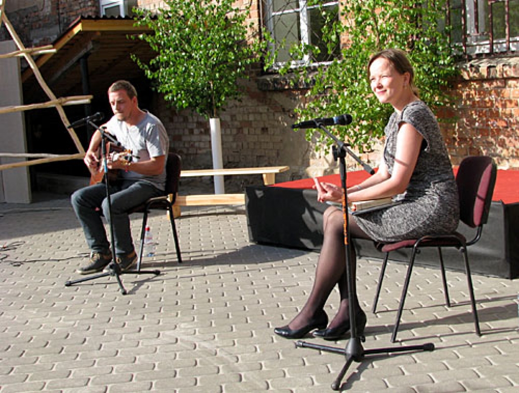 Pasākuma īpašo noskaņu rada Ingmāras Balodes dzejas lasījumi un Kārļa Kazāka dziesmas. 
Autors: Vilnis Auzāns