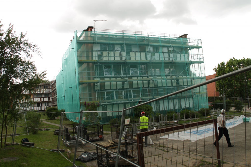 Sastatnes ap ēku Plūdoņa ielā 58 uzcēla divās dienās. 
Autors: Uldis Varnevičs