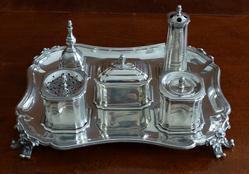 Antonio Fornari sudraba rakstāmlietu komplekts.
Autors: Publicitātes foto.