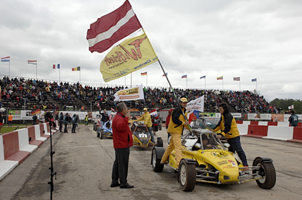 25. un 26. maijā Mūsas trasē Gailīšu pagastā norisinājās Eiropas čempionāta (EČ) autokrosā pirmais posms. 

Līdzjutējiem no Bauskas īpašu prieku sagādāja līdztekus notikušais Latvijas autokrosa čempionāta B600 klases braucēju fināls, kurā...
Autors: Ivars Bogdanovs