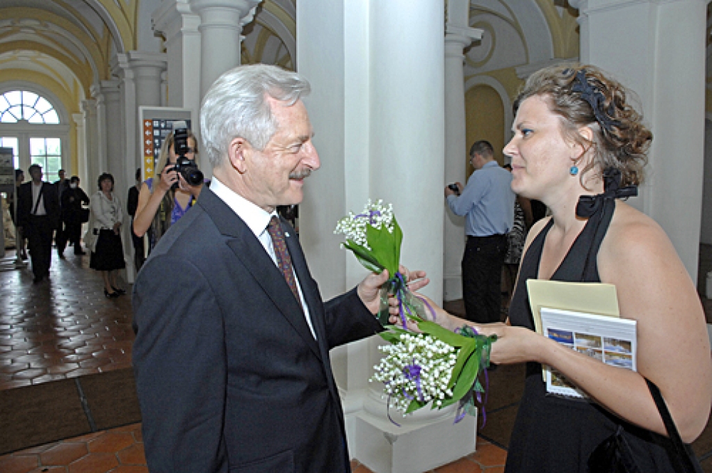 Restaurēto hercoga otro darba kabinetu un divas jaunas telpas dekoratīvās mākslas pastāvīgajā ekspozīcijā «No gotikas līdz jūgendstilam» 24. maijā atklāja Rundāles pils 277. dzimšanas dienā.

Pērn atvērtajā Biljarda zālē tagad ir eksponēta...
Autors: Ivars Bogdanovs