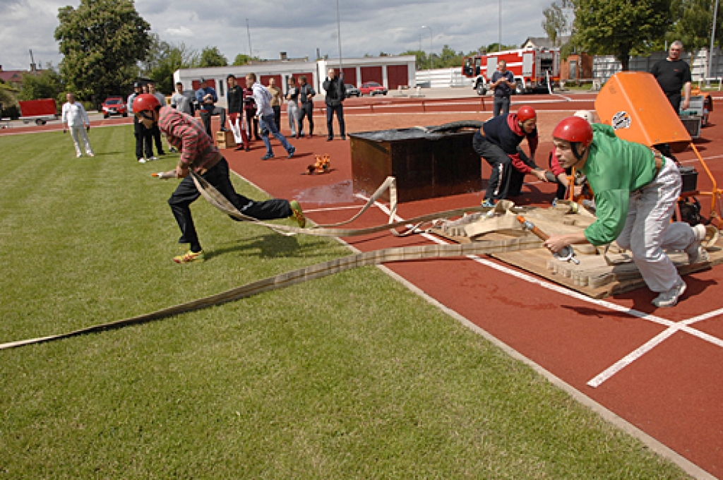 Ugunsdzēsēju sporta sacensības Bauskā risinās jau otro gadu pēc kārtas. Pērn kopsummā labākie bija Dobeles ugunsdzēsēji. 
Autors: Ivars Bogdanovs